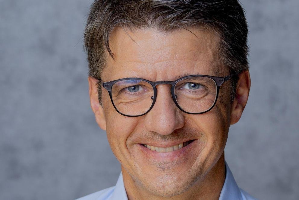 Professor Dr. Bernhard Bleyer Professor Dr. Bernhard Bleyer