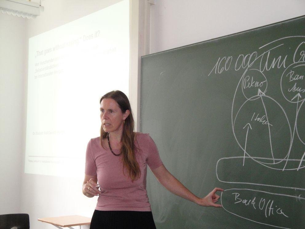 [Translate to Englisch:] Gastvortrag Dr. Elisabeth Wolf-Csanády