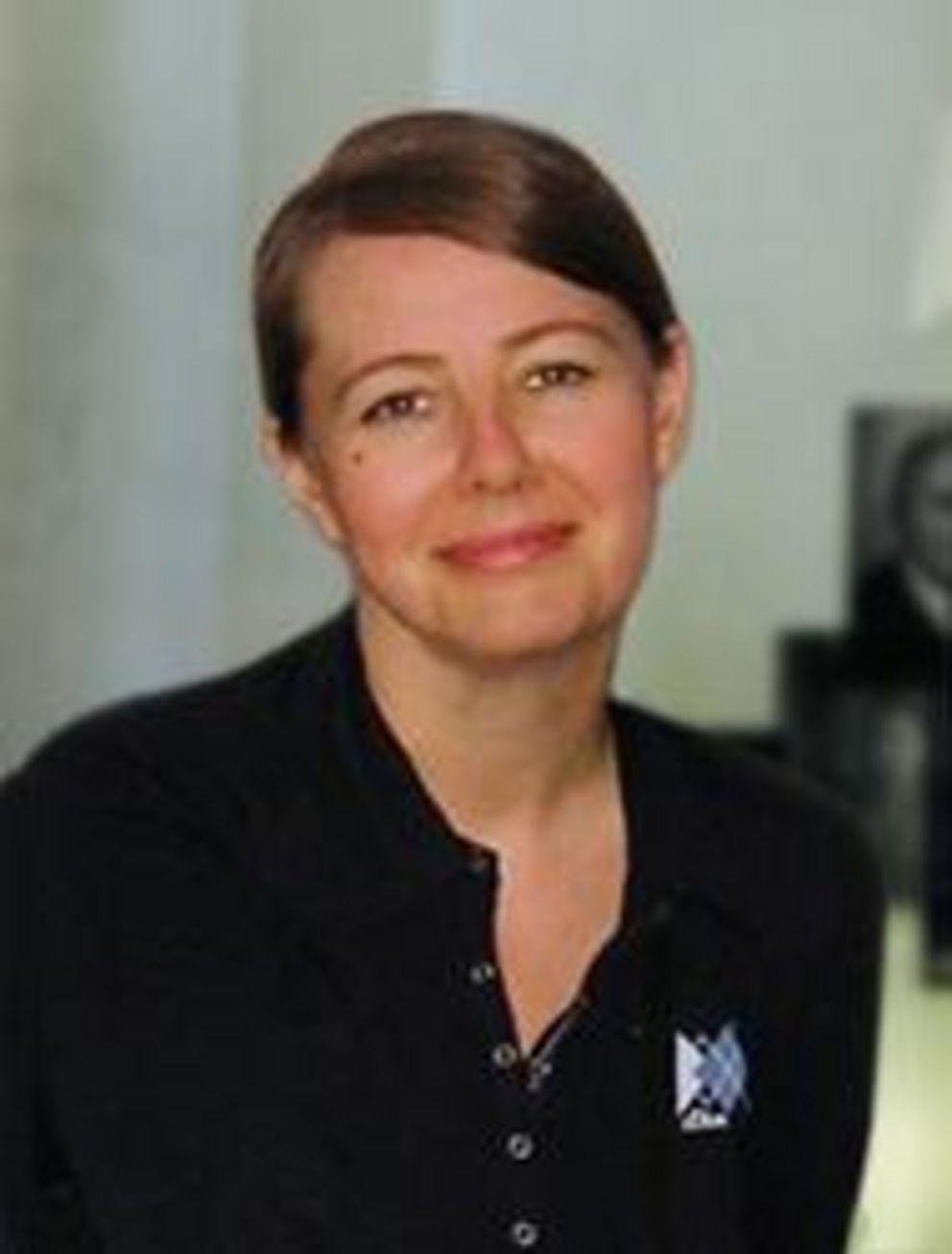 Dr. Beata Trawinski Dr. Beata Trawinski