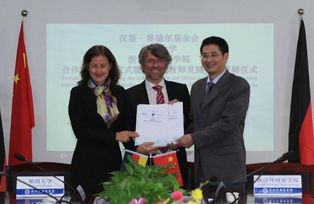 Unterzeichnung eines Memorandum of Agreement mit der Zhejiang International Studies University in China, September 2016