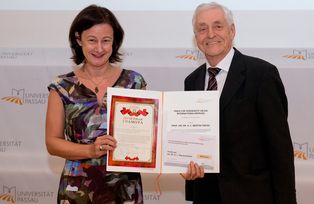 Verleihung des Preises für besondere Verdienste um die Internationalisierung der Universität Passau an Prof. Dr. Dr. h. c. Martin Fincke, November 2015