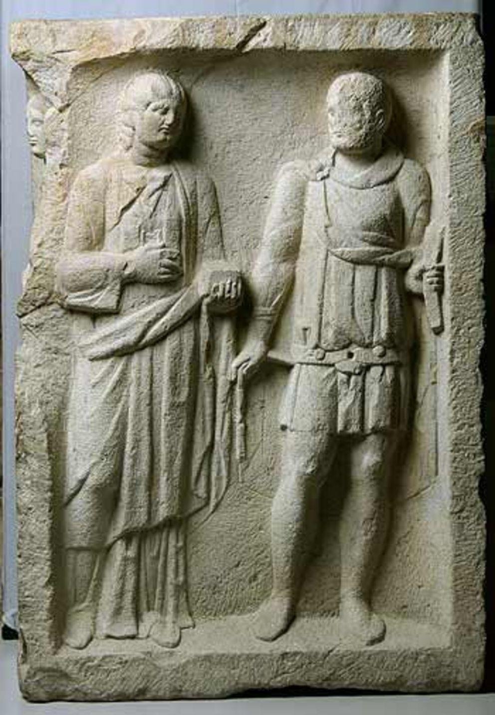 Relief mit der Darstellung eines Ehepaares, Augsburg, Teil eines Grabbaues des späten 2./ fr. 3. Jh. n. Chr. Relief mit der Darstellung eines Ehepaares, Augsburg, Teil eines Grabbaues des späten 2./ fr. 3. Jh. n. Chr.