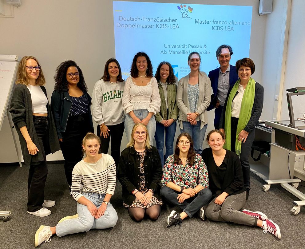 The photo shows Dr. Catherine Tessier, Constanze Ruesga Rath, Professor Christoph Barmeyer and the German and French students of the Master's program.