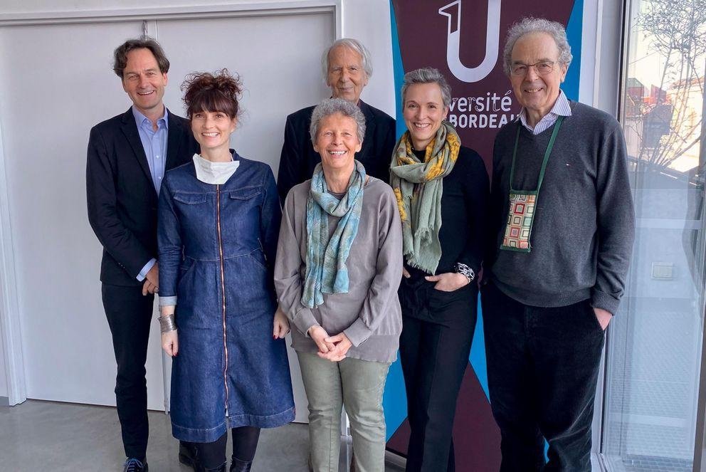 The photo shows (from left) Christoph Barmeyer, Emmanuelle Sauvage, Geneviève Tréguer-Felten, Philippe D'Iribarne, Catou Faust and Jean-Pierre Segal.