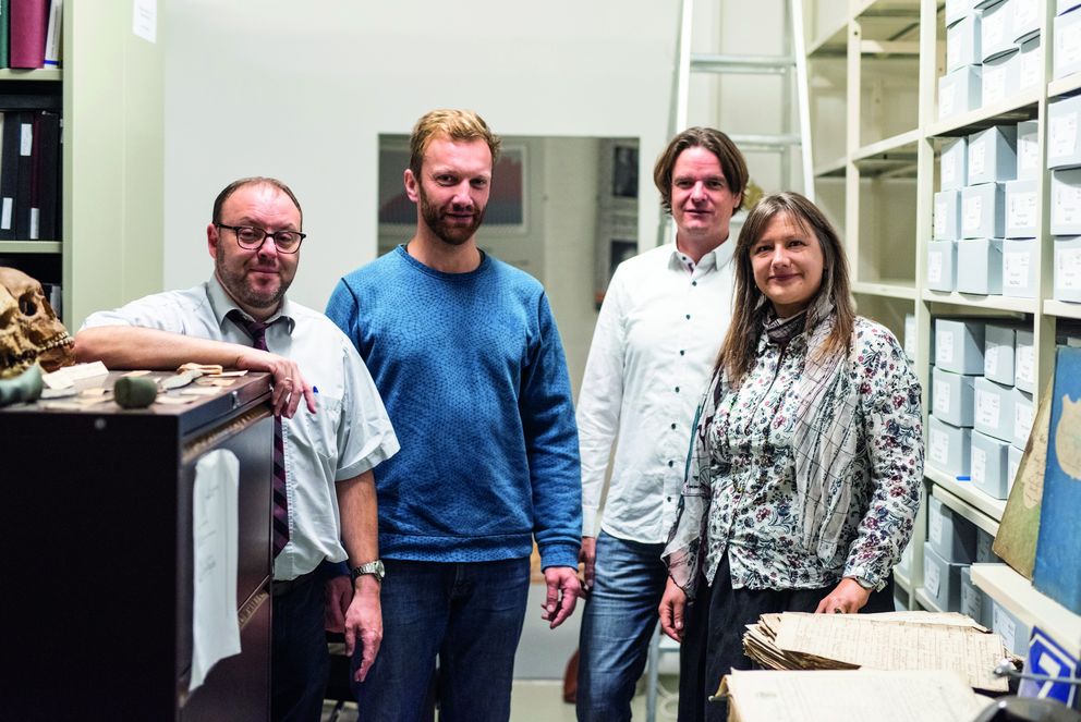 Projektteam des digitalen Uni-Museums (von links): Universitätsarchivar Mario Puhane, Sebastian Gassner (Programmierung), Prof. Dr. Malte Rehbein, Dr. Andrea Schilz (Kuratorin); Foto: Valentin Brandes