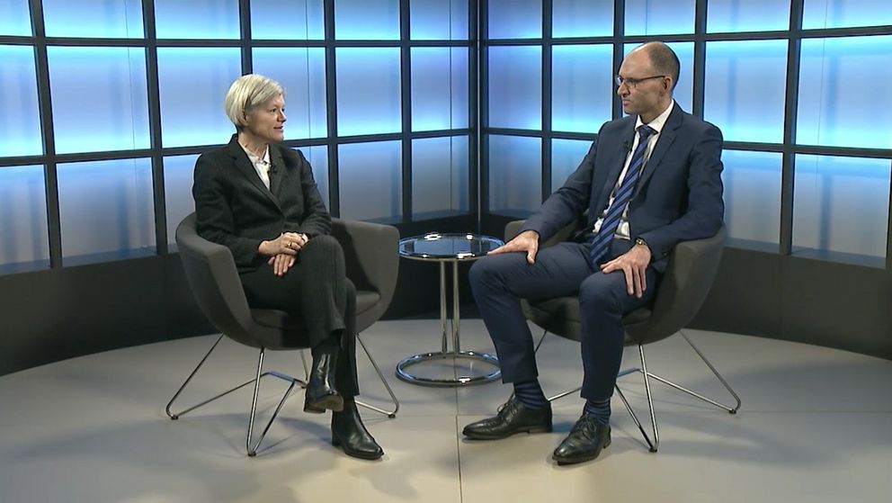 Präsidentin Prof. Dr. Carola Jungwirth und Günther Hribek, Leiter des Transferzentrums, im Austausch