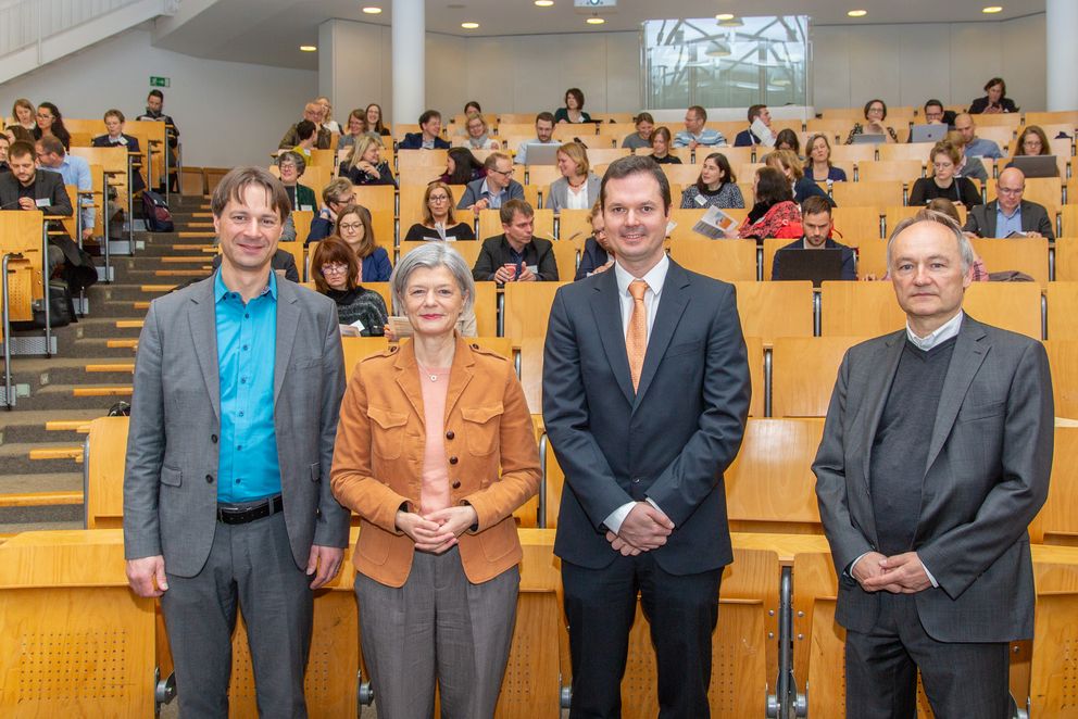 Dr. Frederik Ahlgrimm (von links), Prof. Dr. Carola Jungwirth, Prof. Dr. Matthias Brandl, Dr. Hans-Stefan Fuchs. Foto: Florian Stelzer
