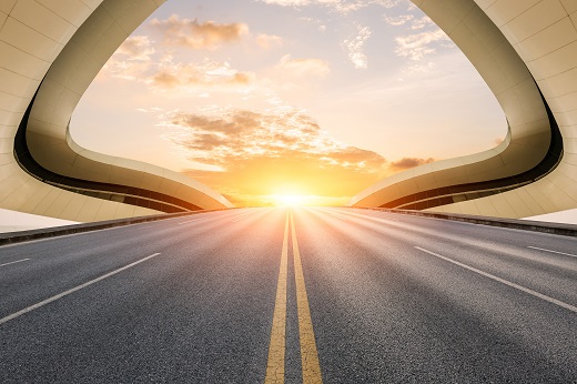 Wissenschaft trifft Praxis am 25. Januar 2018 futuristisches Bild mit einer Straße, die aus einem geschwungenen Tunnel zum Sonnenaufgang führt